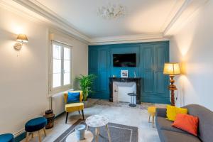 a living room with a couch and a fireplace at Le Garage, Le Gite in Fontevraud-l'Abbaye