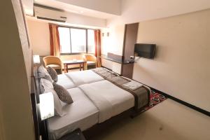 Hotel Ayodhya客房内的一张或多张床位