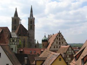 Nespecifikovaný výhled na destinaci Rothenburg ob der Tauber nebo výhled na město při pohledu z hotelu