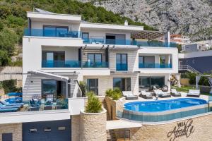Villa con piscina y casa en Villa Afrodita en Makarska