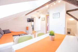 Μια τηλεόραση ή/και κέντρο ψυχαγωγίας στο Apartment KREŠO