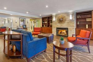 Posezení v ubytování Comfort Inn Auburn-Worcester