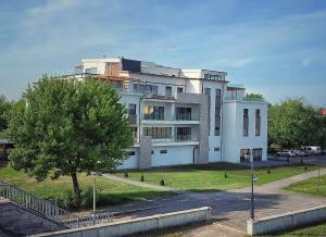 The building in which az apartmanhoteleket is located