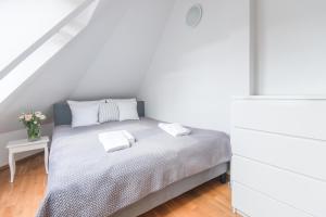 Posteľ alebo postele v izbe v ubytovaní Riviera Residence Apartments