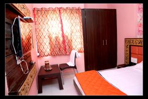 Kama o mga kama sa kuwarto sa Hotel Shri Karni Vilas & SPA