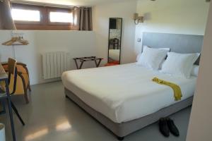 Postel nebo postele na pokoji v ubytování Hôtel Le 23