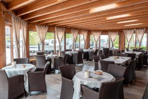 Restaurace v ubytování Hotel Bungalows Europa