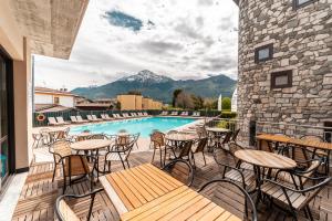 Nespecifikovaný výhled na hory nebo výhled na hory při pohledu z hotelu