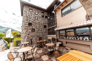 Nespecifikovaný výhled na hory nebo výhled na hory při pohledu z hotelu