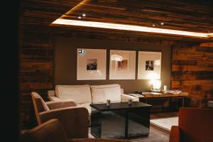 Posezení v ubytování Chandolin Boutique Hotel