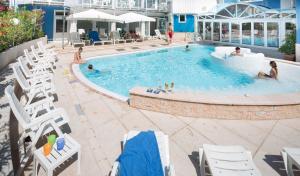 Bazén v ubytování Hotel Astro nebo v jeho okolí