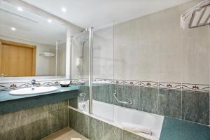 Ванная комната в Universal Hotel Marqués