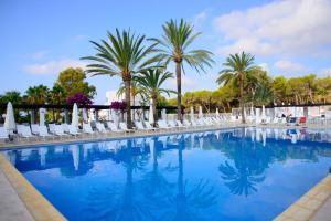 Piscina en o cerca de Cala Llenya Resort Ibiza