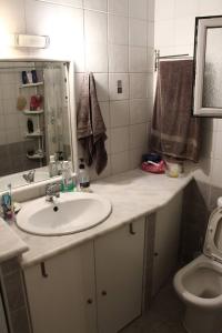 een badkamer met een wastafel en een toilet bij Nona's Guest House Corfu Βenitses in Benitses
