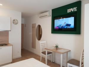 TV a/nebo společenská místnost v ubytování Guesthouse Dominović