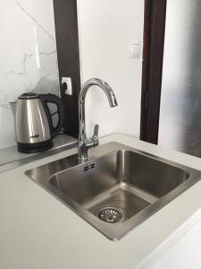 Kuchyňa alebo kuchynka v ubytovaní Apartman studio SONAS 3 with free private parking