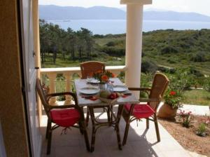 a table and chairs on a balcony with a view at Villa Liamone Studio für 3 Personen , 400 m vom Strand, Pool, Klimaanlage in Sagone +5 photos