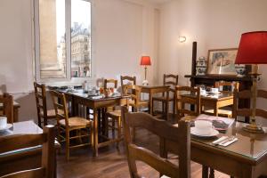 O zonă de relaxare la Hôtel Londres Saint Honoré +19 fotografii
