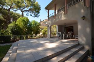 a patio with a table and chairs on a house at Villa Ginesta 7 in Alcudia
