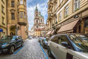 Nespecifikovaný výhled na destinaci Praha nebo výhled na město při pohledu z apartmánu