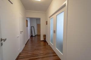 Fotografie z fotogalerie ubytování Unique Charles Bridge 2BDR Apartment. v Praze