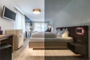 Postel nebo postele na pokoji v ubytování Bollenhuthotel Kirnbacher Hof