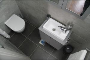 Ein Badezimmer in der Unterkunft Apartman Ivana