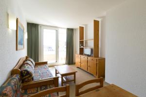 Kuchyňa alebo kuchynka v ubytovaní Sistach Rentals Apartaments Sol 304 & 404