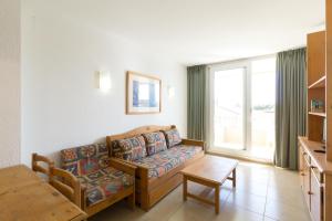 Posedenie v ubytovaní Sistach Rentals Apartaments Sol 304 & 404