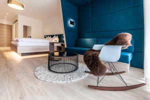 Postel nebo postele na pokoji v ubytování Bollenhuthotel Kirnbacher Hof