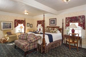 A bed or beds in a room at The INN at Ormsby Hill