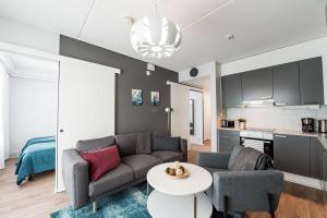 Гостиная зона в Forenom Serviced Apartments Vantaa Neilikkatie