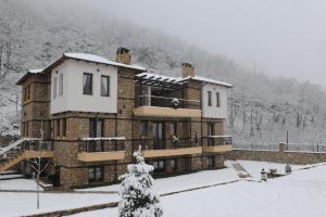 Archontiko Emmanouilidi Suites v zimě