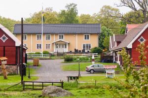 a house with a car parked in front of it at Törnholmen in Garnanäs