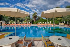 Bazén v ubytování Parc Hotel Gritti nebo v jeho okolí