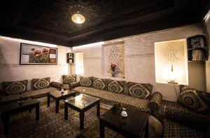 Posezení v ubytování Riad Challa Hotel & Spa