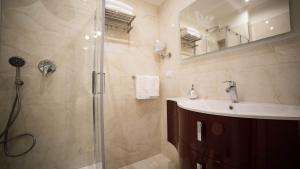 Kúpeľňa v ubytovaní St. Peter Area Luxury Suites + 30 fotografií