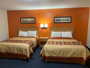 Postel nebo postele na pokoji v ubytování Westway Inn Motel