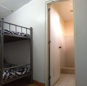 Postel nebo postele na pokoji v ubytování Mang Ben Dormitory