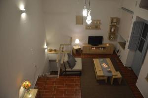 TV a/nebo společenská místnost v ubytování Kalymnos Suite home