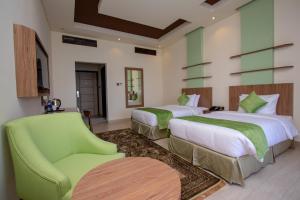 Rúm í herbergi á Flamingo Beach Hotel