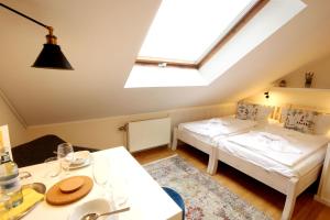 Ein Bett oder Betten in einem Zimmer der Unterkunft Haus Anna by Rujana