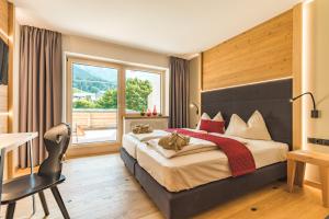 Postel nebo postele na pokoji v ubytování Hotel Salzburger Hof Leogang