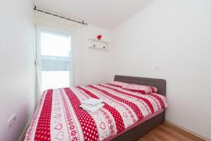 Postel nebo postele na pokoji v ubytování Apartman LL