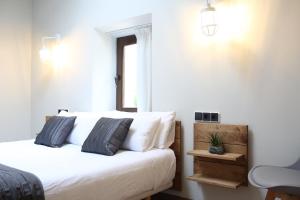 Postel nebo postele na pokoji v ubytování Priorat Boutique