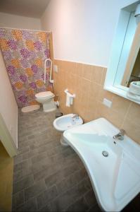 a bathroom with a sink and a toilet at La Mela Rosa in Valentano