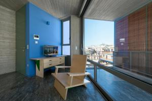 Μια τηλεόραση ή/και κέντρο ψυχαγωγίας στο Athens BlueBuilding