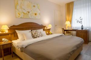 a bedroom with a large bed and a desk at Landhaus Lellichow in Lellichow +17 photos