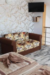 a living room with a couch and a table at Guest House Valiland in Bŭlgarevo