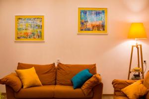 Et sittehjørne på Yellow apartment in Avlabari